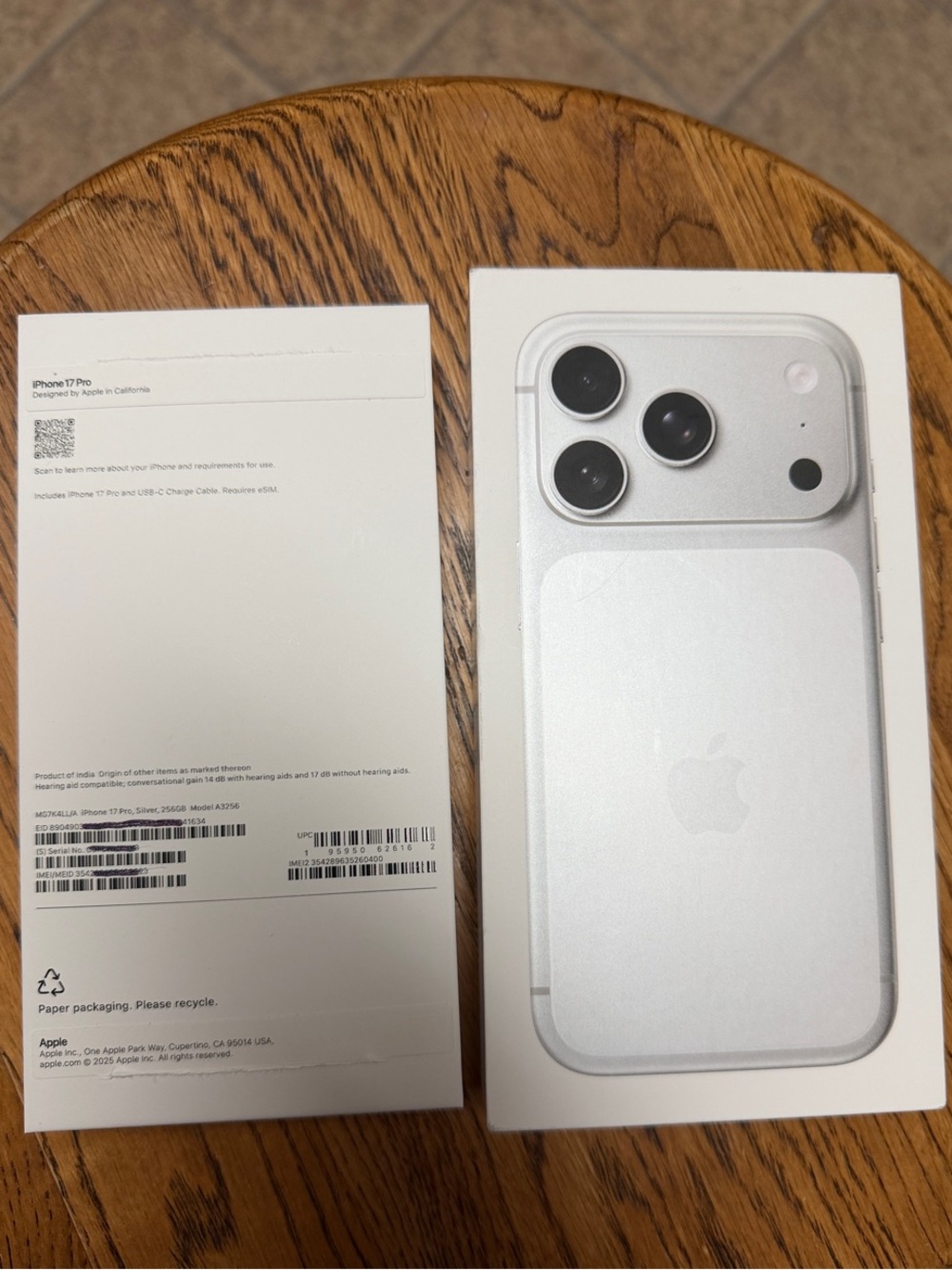 *EMPTY* Apple iPhone 17 Pro Silver Smartphone with Triple Camera BOX.